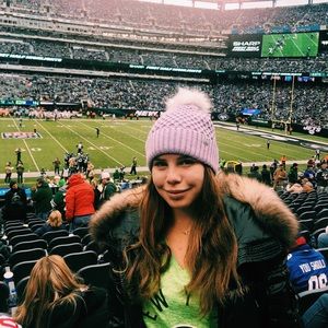 Meet your Posher, Julia